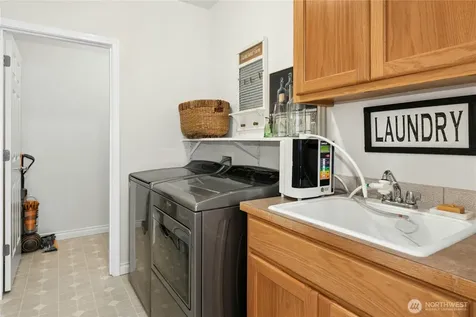 2370 SW Winchester Street Oak Harbor WA 98277