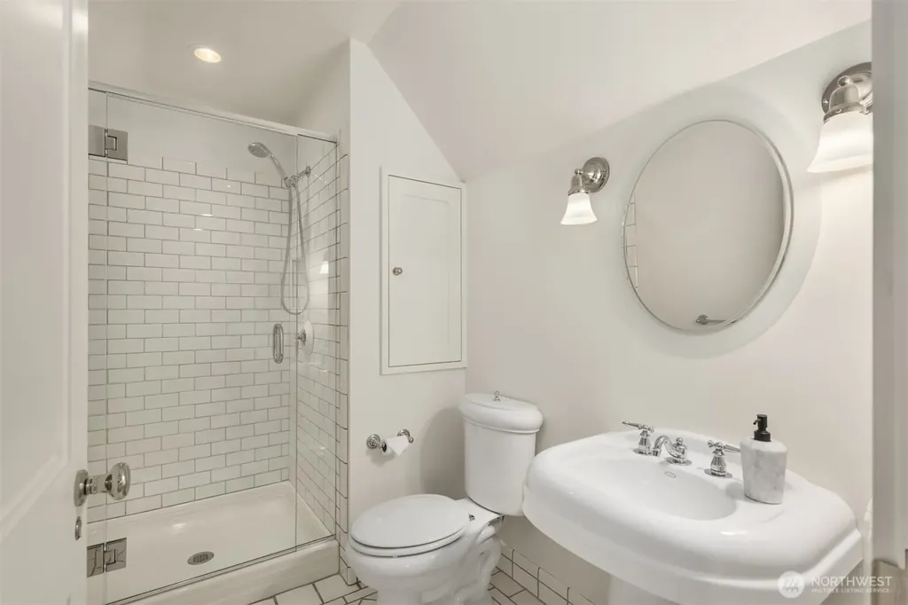 8106 Overlake Drive W Medina WA 98039
