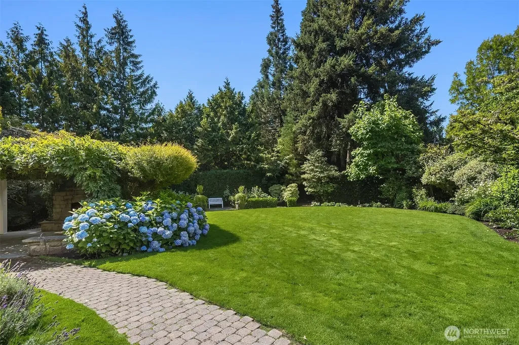 8106 Overlake Drive W Medina WA 98039
