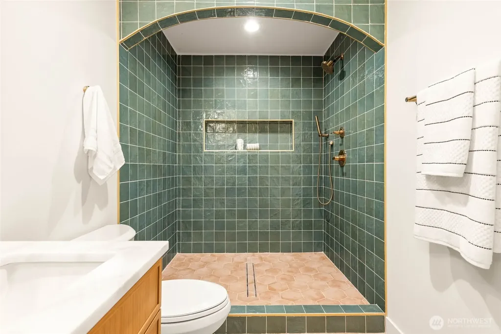1128 N 77th Street Seattle WA 98103
