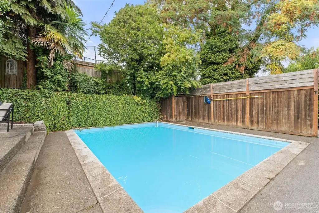 1128 N 77th Street Seattle WA 98103
