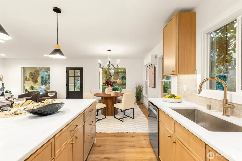 1128 N 77th Street Seattle WA 98103