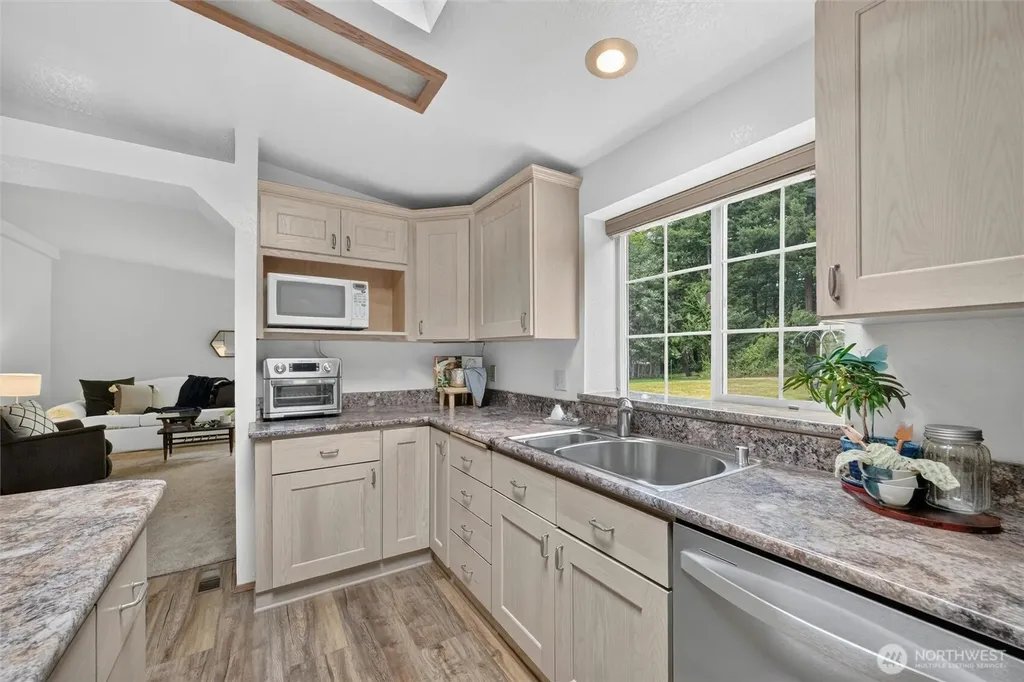 5027 Yellow Brick Road Bellingham WA 98226