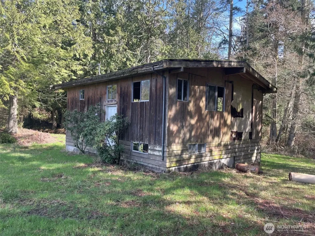33247 Eglon Road NE Kingston WA 98346
