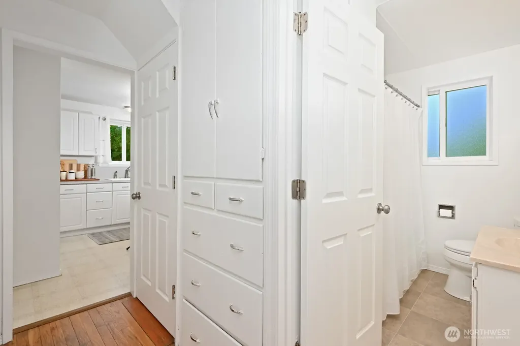 10625 16th Avenue SW Seattle WA 98146
