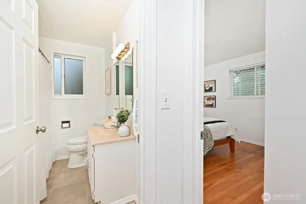 10625 17th Avenue SW Seattle WA 98146