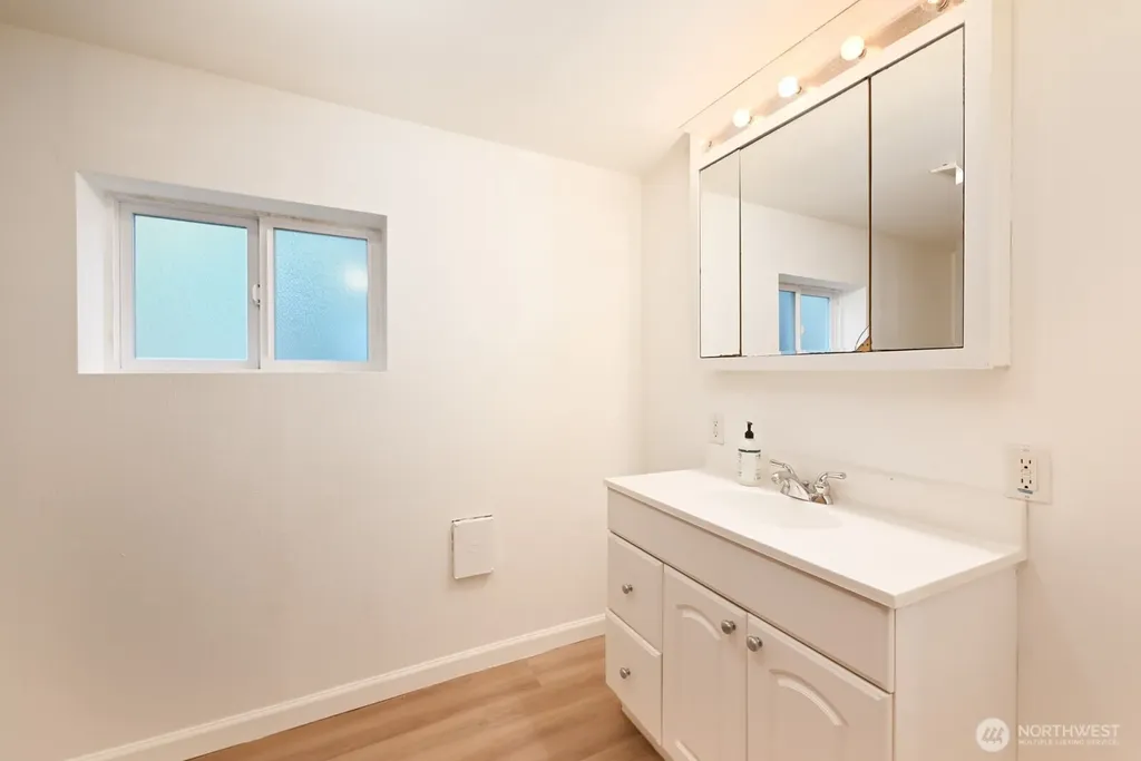 10625 16th Avenue SW Seattle WA 98146