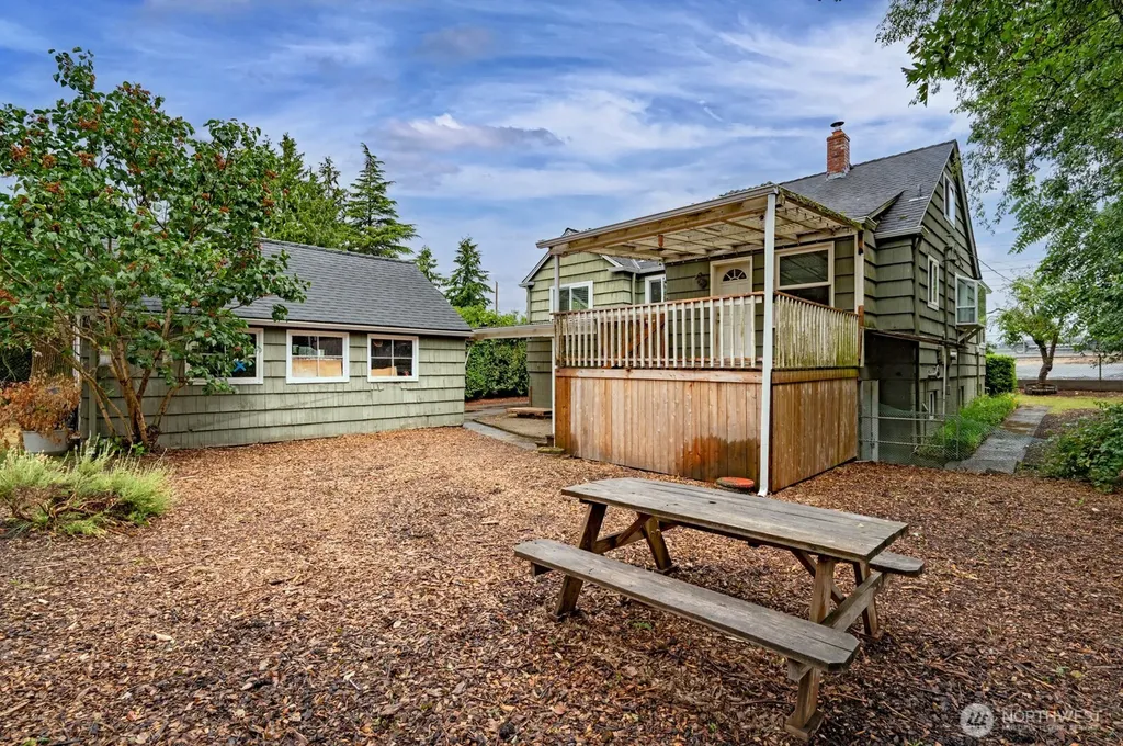 10625 17th Avenue SW Seattle WA 98146