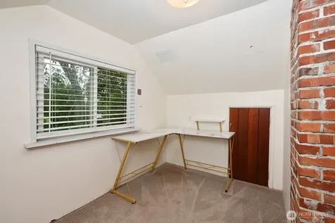 10625 16th Avenue SW Seattle WA 98146