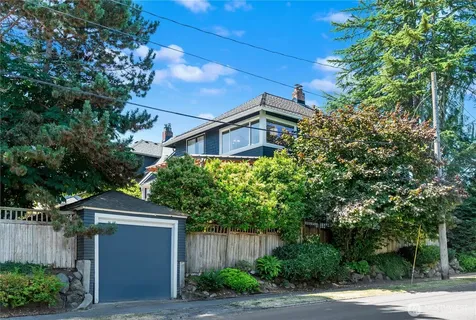 2034 Federal Avenue E Seattle WA 98102