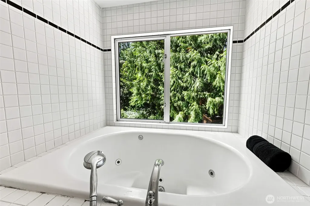 9375 NE Eric Avenue Bainbridge Island WA 98110