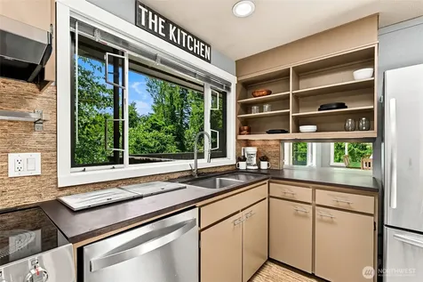 9375 NE Eric Avenue Bainbridge Island WA 98110