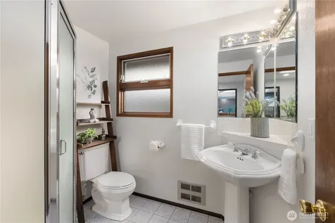 5614 66th Place SE Snohomish WA 98290