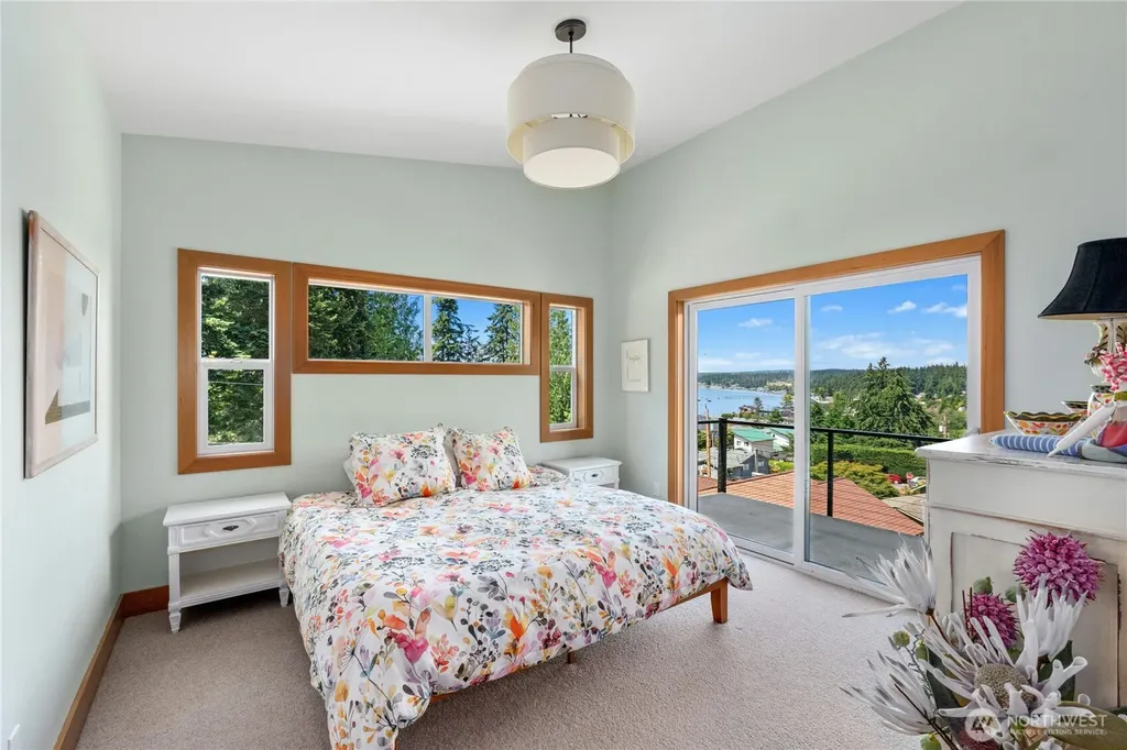 1447 Elm Place Freeland WA 98249