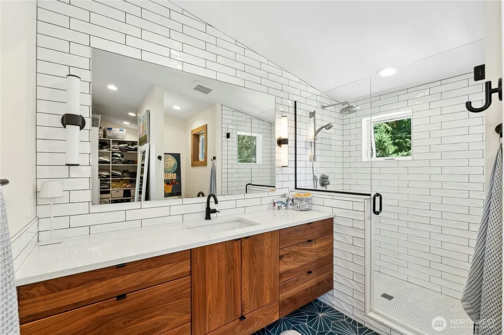 1447 Elm Place Freeland WA 98249