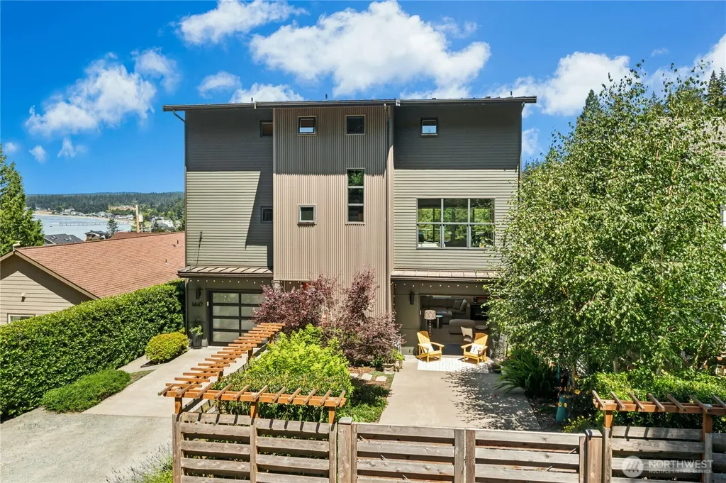 1447 Elm Place Freeland WA 98249