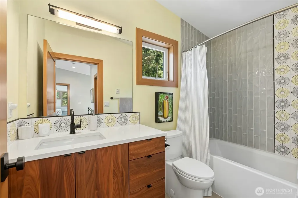 1447 Elm Place Freeland WA 98249