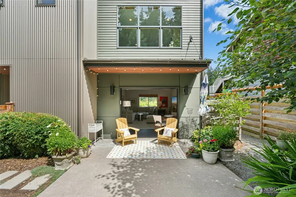 1447 Elm Place Freeland WA 98249