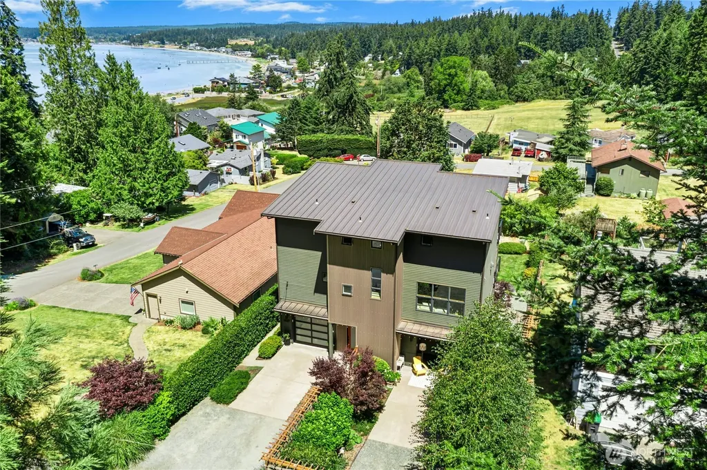 1447 Elm Place Freeland WA 98249