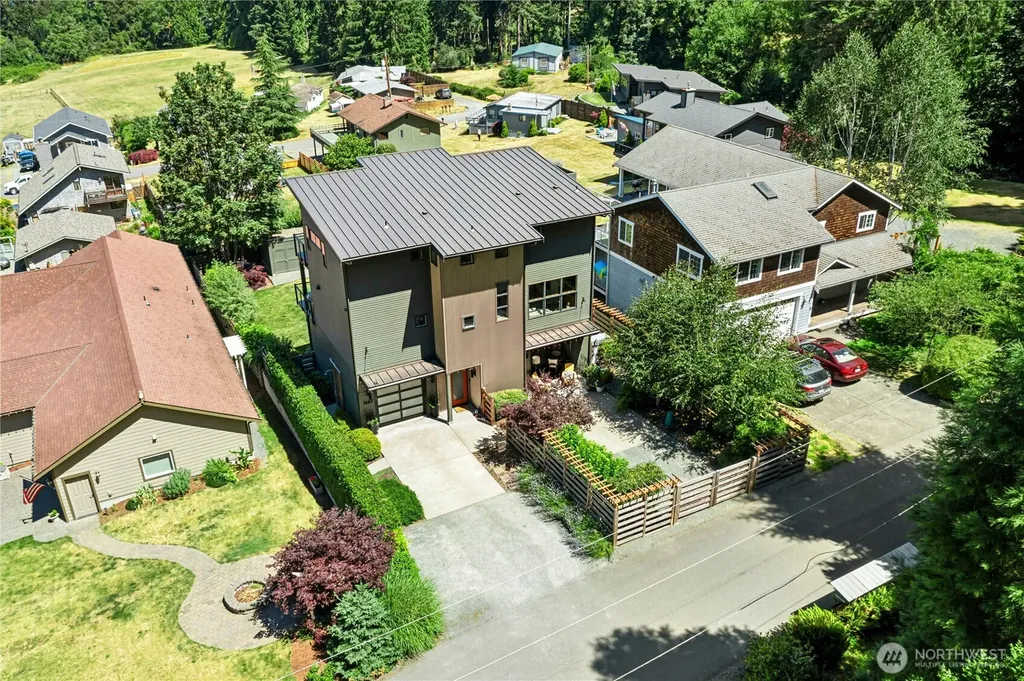 1447 Elm Place Freeland WA 98249