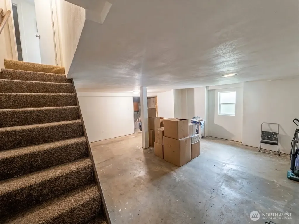 991 E North Bay Road Allyn WA 98524