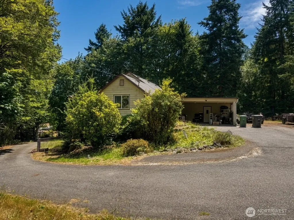 991 E North Bay Road Allyn WA 98524