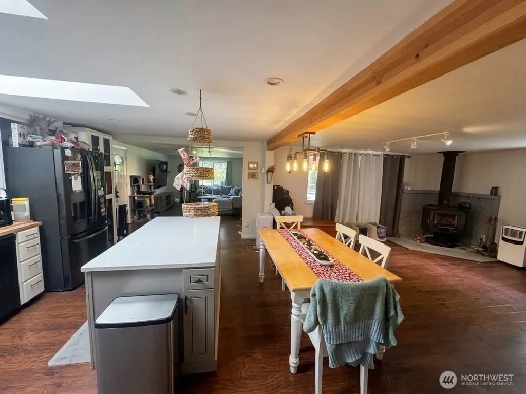 991 E North Bay Road Allyn WA 98524