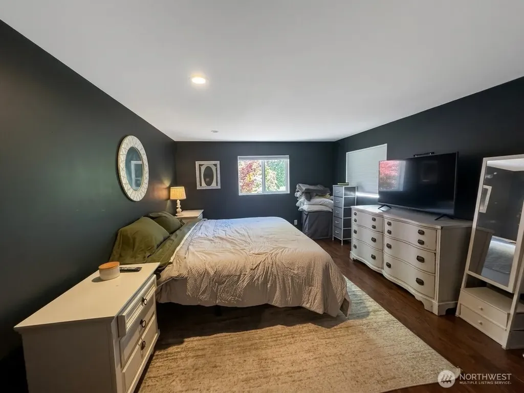 991 E North Bay Road Allyn WA 98524