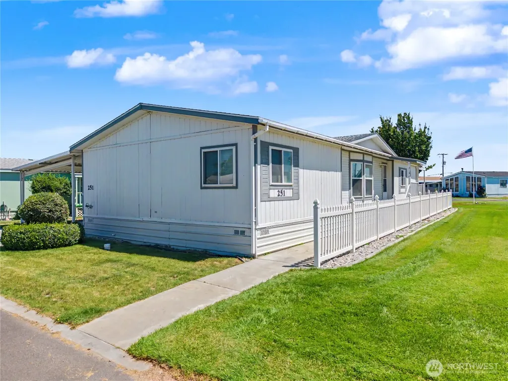 2240 W Broadway Avenue Moses Lake WA 98837