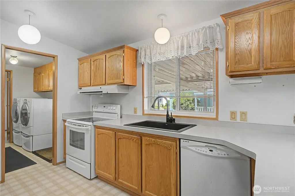 2240 W Broadway Avenue Moses Lake WA 98837