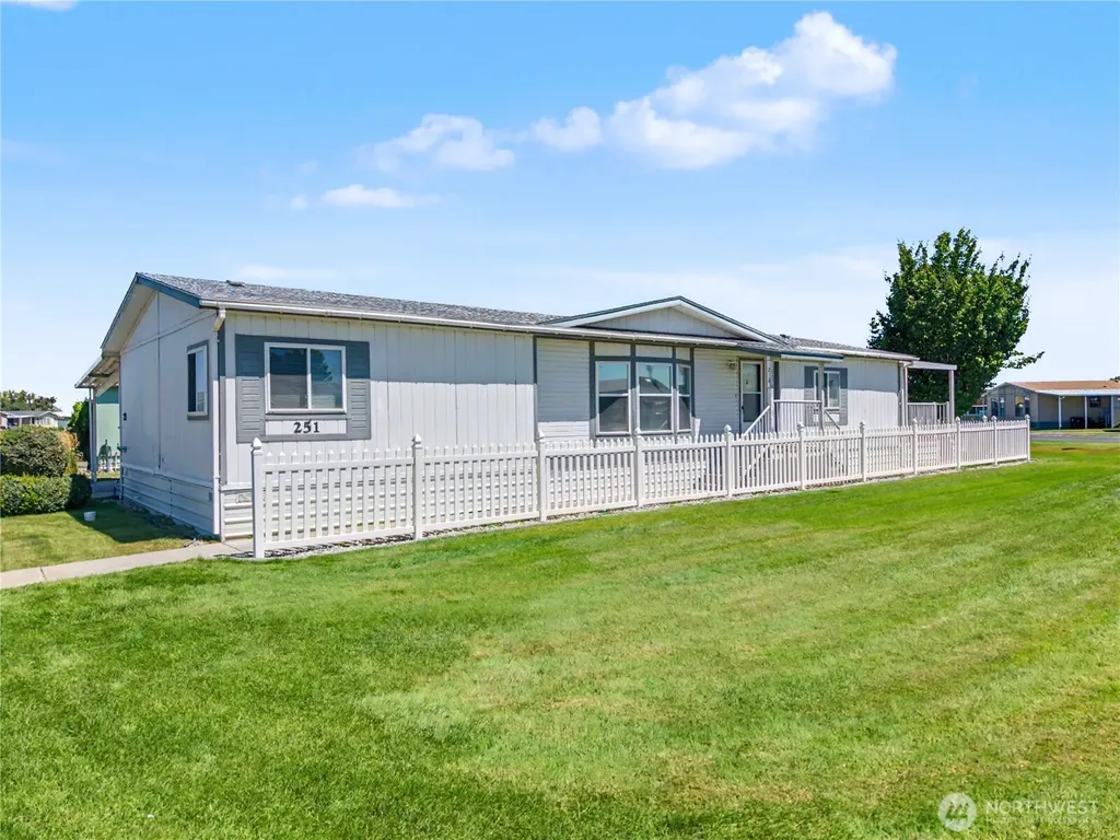 2240 W Broadway Avenue Moses Lake WA 98837