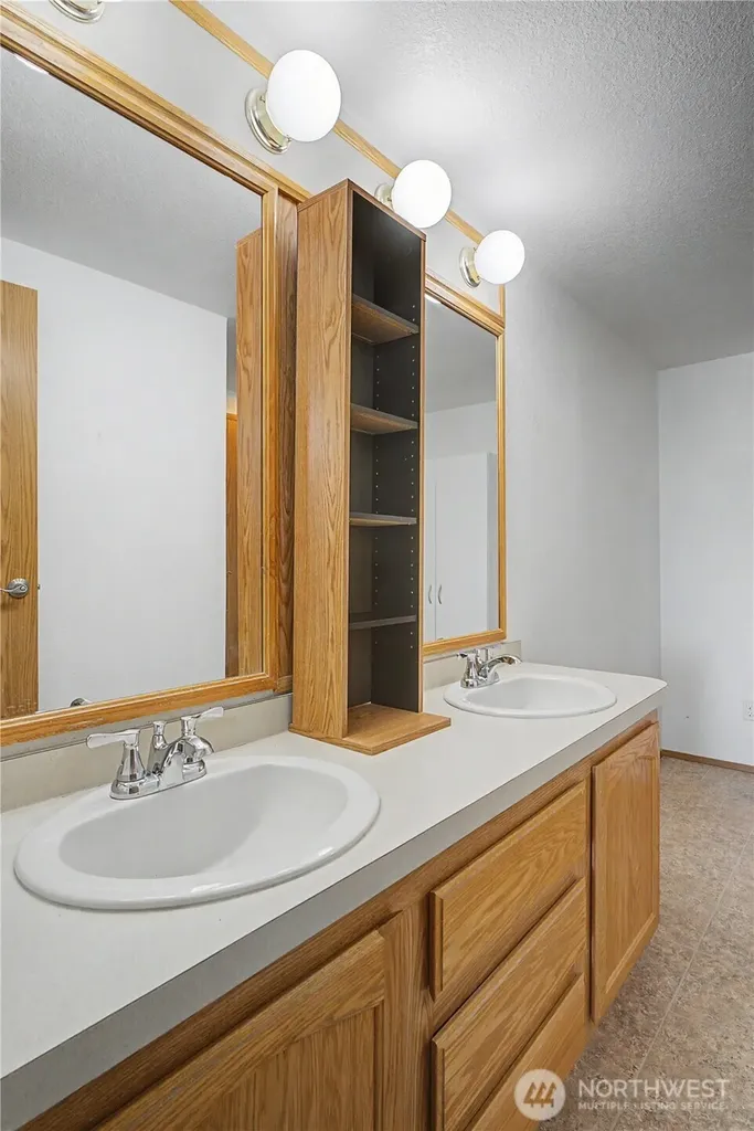 2240 W Broadway Avenue Moses Lake WA 98837