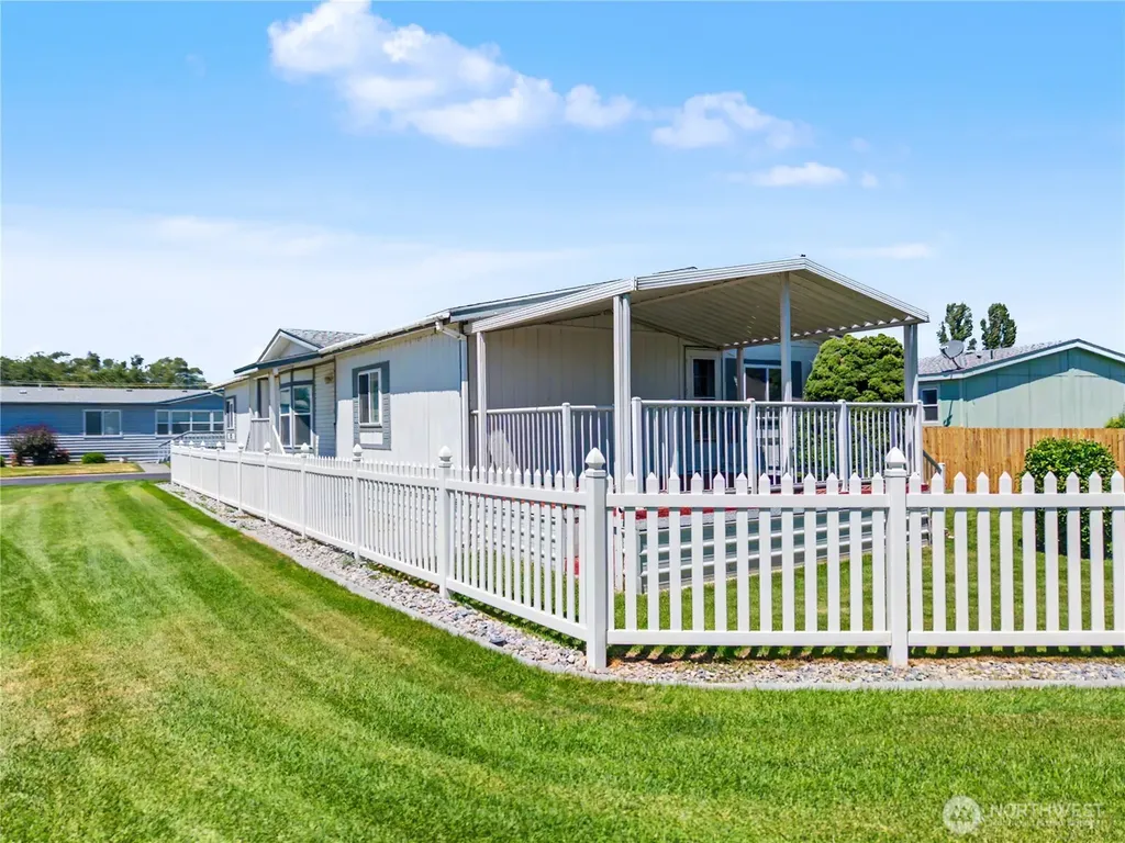 2240 W Broadway Avenue Moses Lake WA 98837
