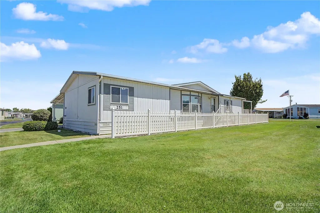2240 W Broadway Avenue Moses Lake WA 98837