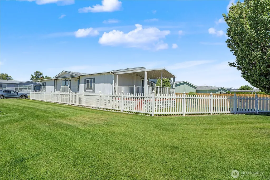 2240 W Broadway Avenue Moses Lake WA 98837