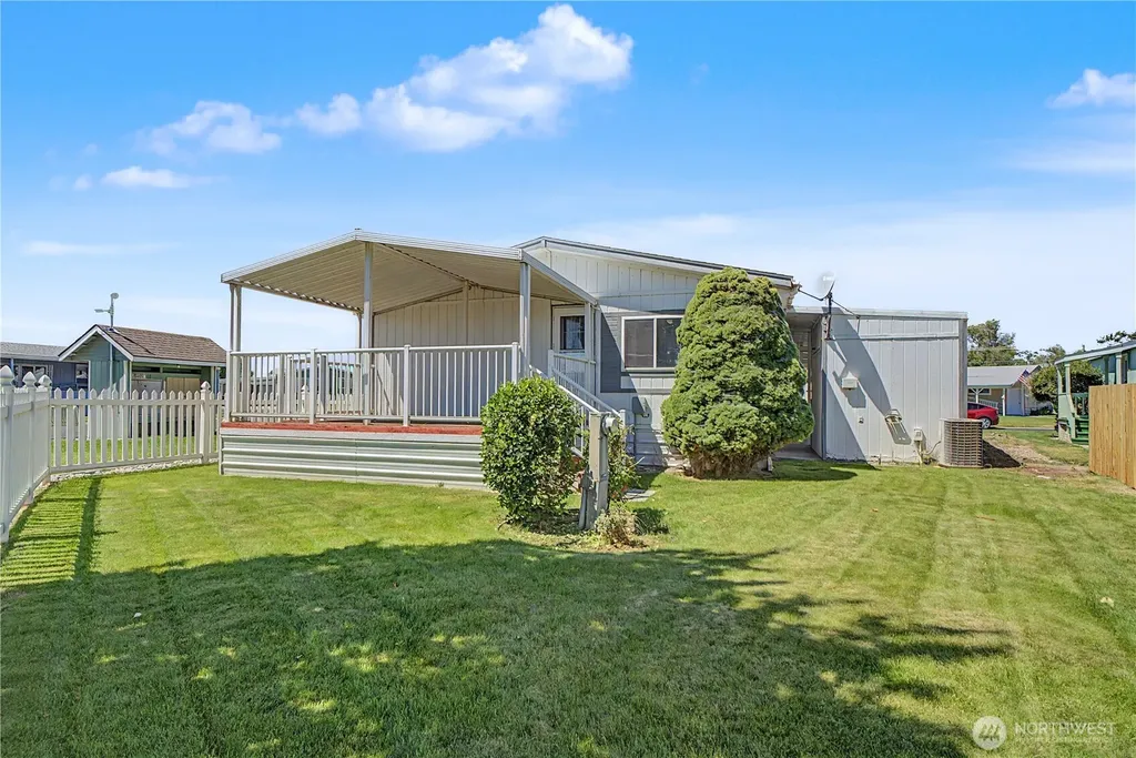 2240 W Broadway Avenue Moses Lake WA 98837