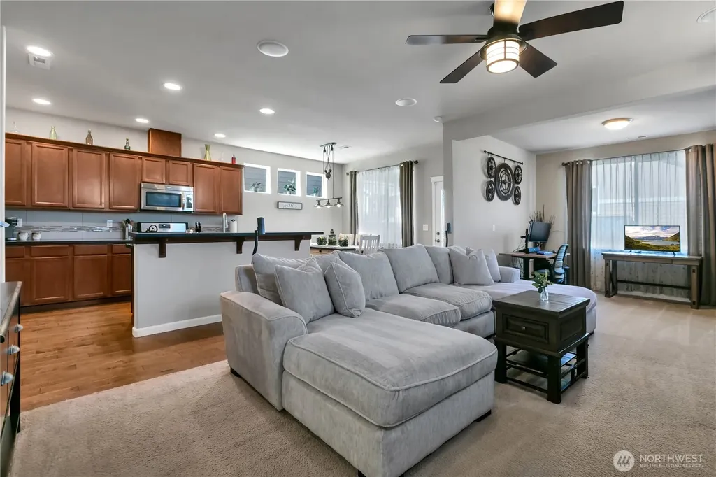 3813 Discovery Avenue SW Bremerton WA 98312