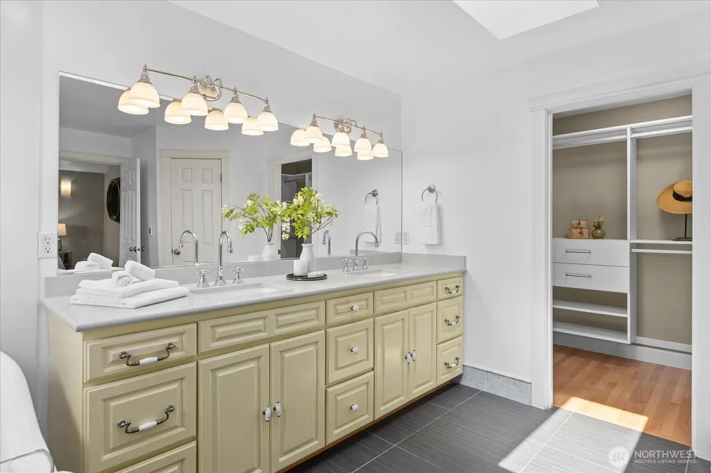 4318 SW Willow Street Seattle WA 98136