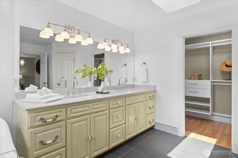 4318 SW Willow Street Seattle WA 98136