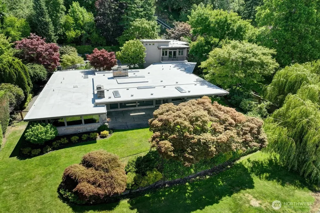 1605 73rd Avenue NE Medina WA 98039