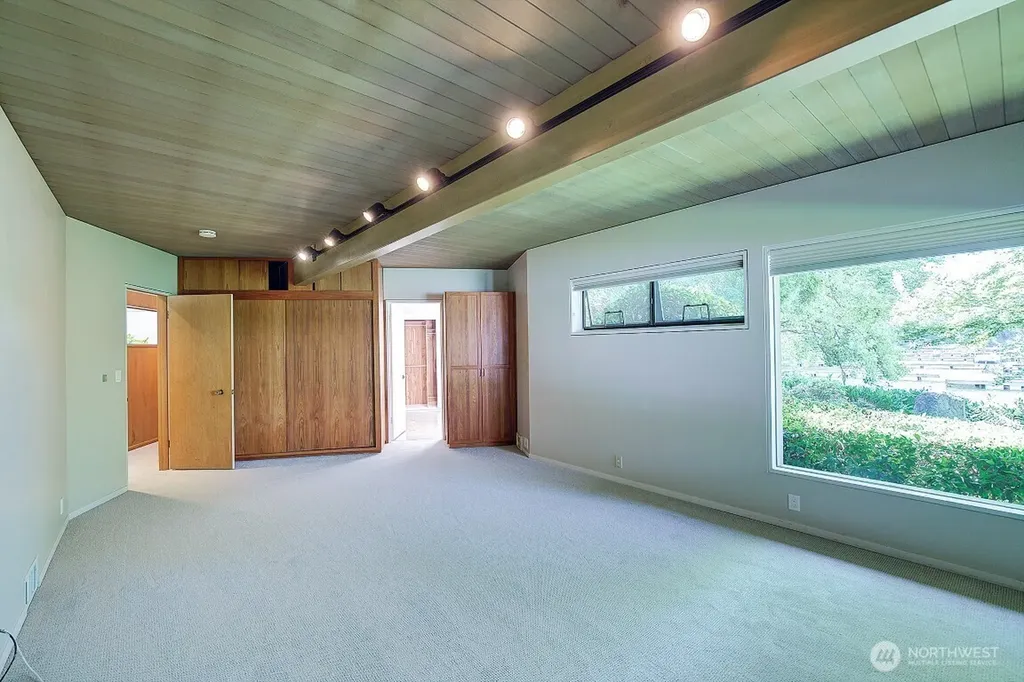 1605 73rd Avenue NE Medina WA 98039