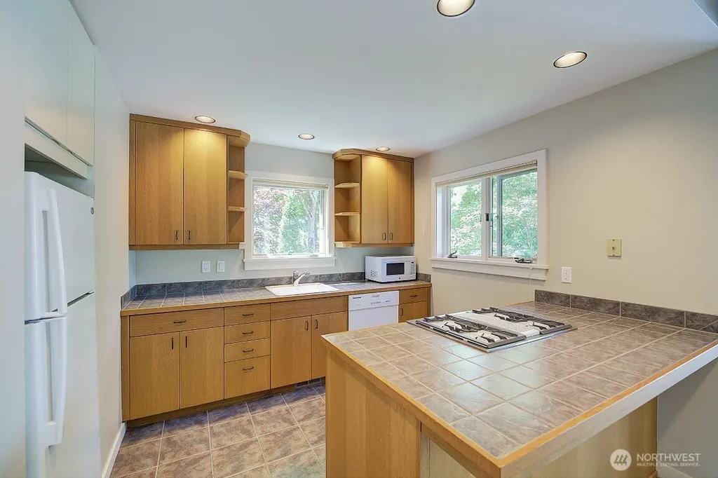 1605 73rd Avenue NE Medina WA 98039