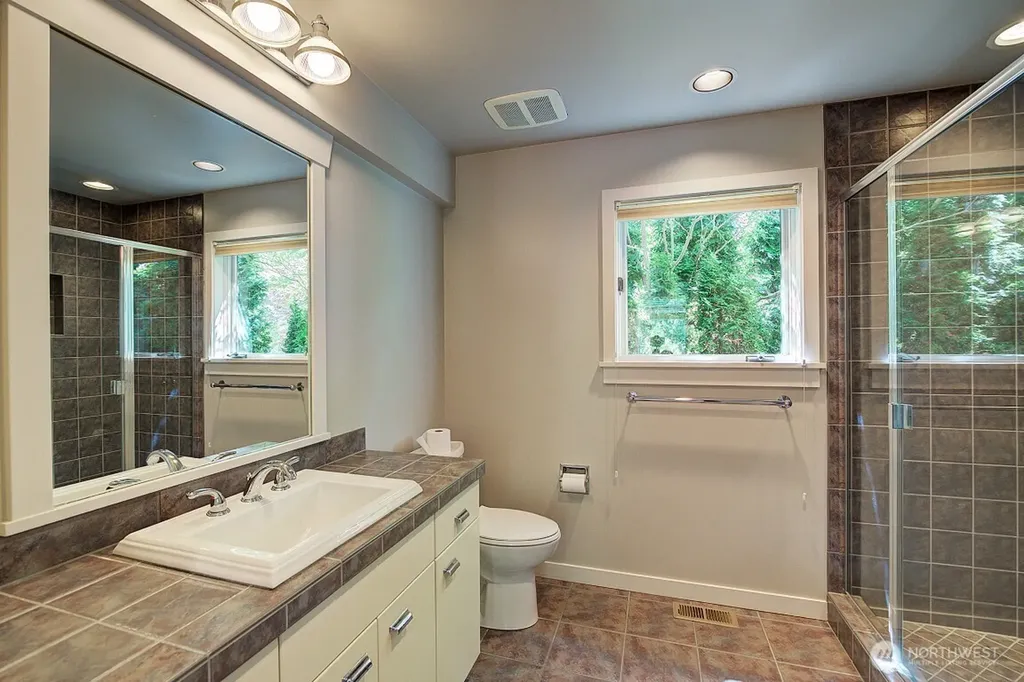 1605 73rd Avenue NE Medina WA 98039