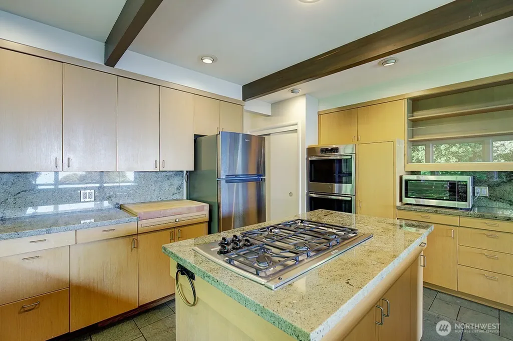 1605 73rd Avenue NE Medina WA 98039