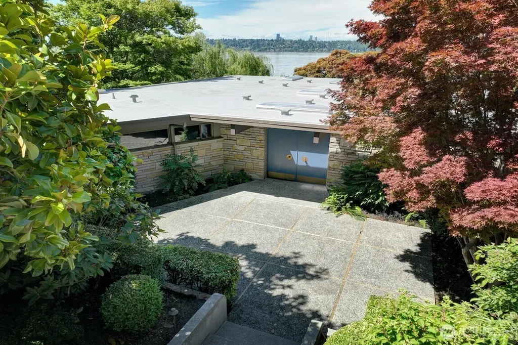 1605 73rd Avenue NE Medina WA 98039
