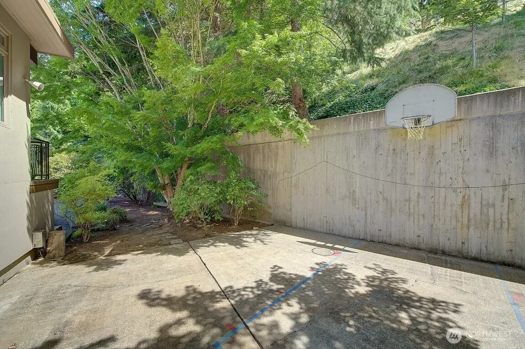 1605 73rd Avenue NE Medina WA 98039