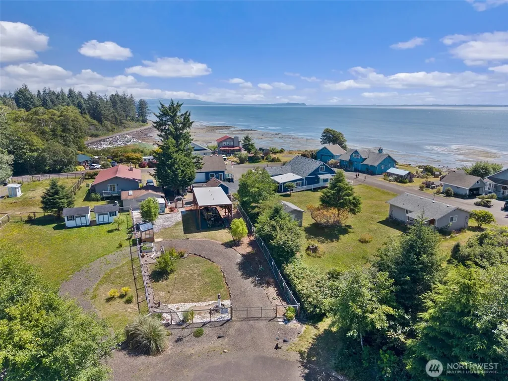 4 Bayshore Road South Bend WA 98586