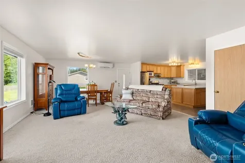 4 Bayshore Road South Bend WA 98586