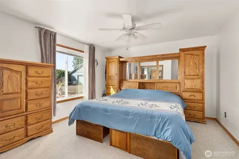 4 Bayshore Road South Bend WA 98586