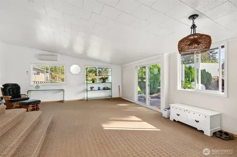 4 Bayshore Road South Bend WA 98586